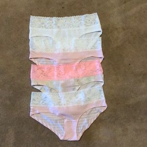 Victoria’s Secret 4 hipster panties in size small